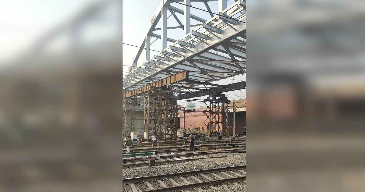 ১২০ বছর আগে নির্মিত রেল ব্রিজে গাড়ি চলাচলে নিষেধাজ্ঞা জারি, সমস্যায় নিত্যযাত্রীরা