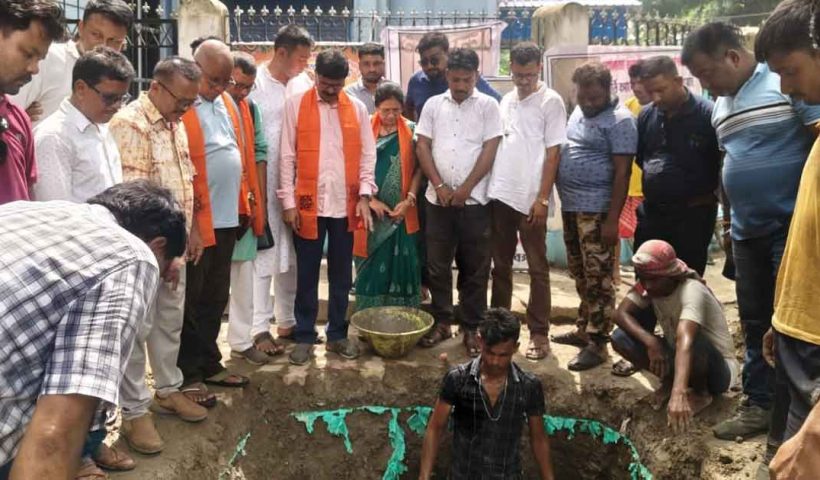 মহারাজার মূর্তি বসানোর কাজে ফের নামল ক্ষত্রিয় সোসাইটি