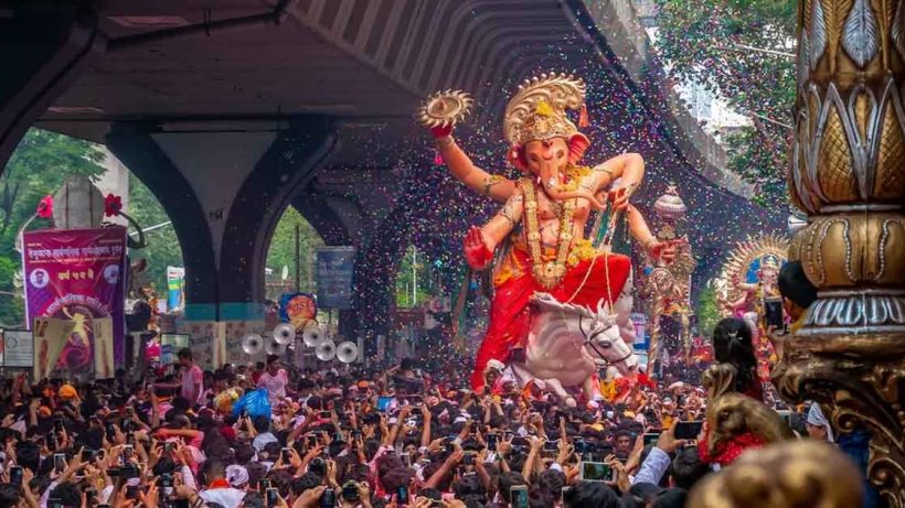 সিহোর শহরে ৩০০ প্যান্ডেলে বাপ্পার আগমনে উৎসবের আমেজ