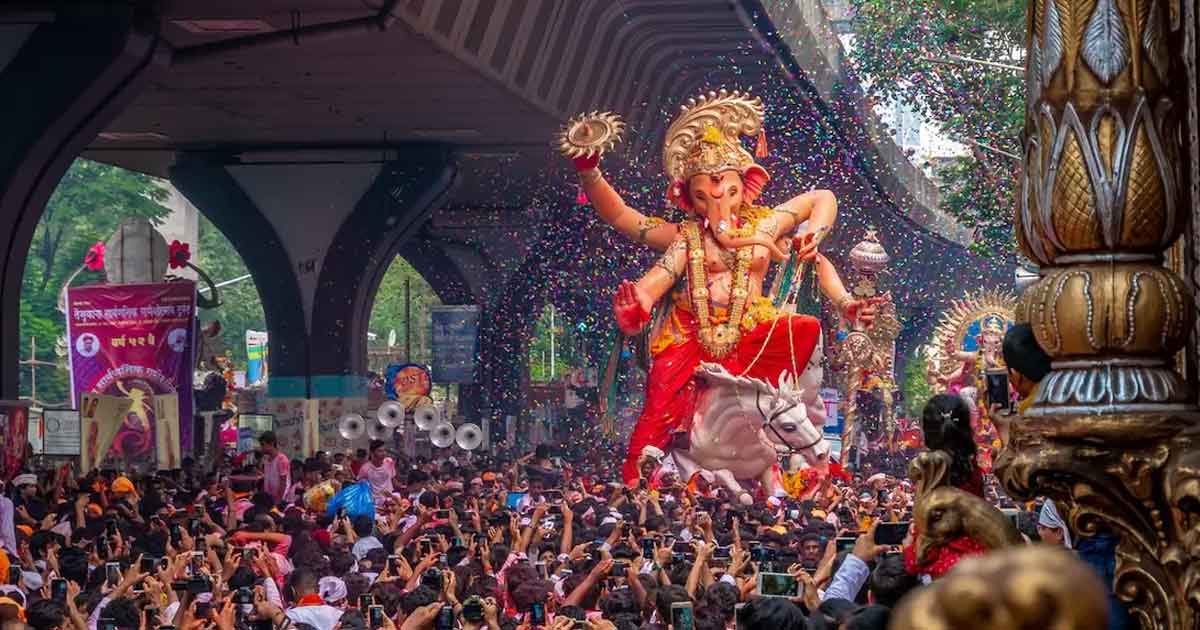সিহোর শহরে ৩০০ প্যান্ডেলে বাপ্পার আগমনে উৎসবের আমেজ