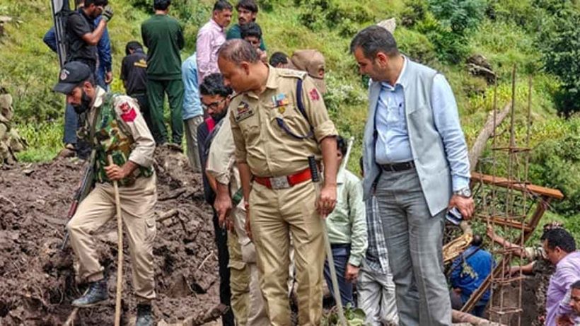 জম্মু-কাশ্মীরে মেঘভাঙা-ভূমিধসে ১১ মৃত, বৈষ্ণোদেবী যাত্রা স্থগিত