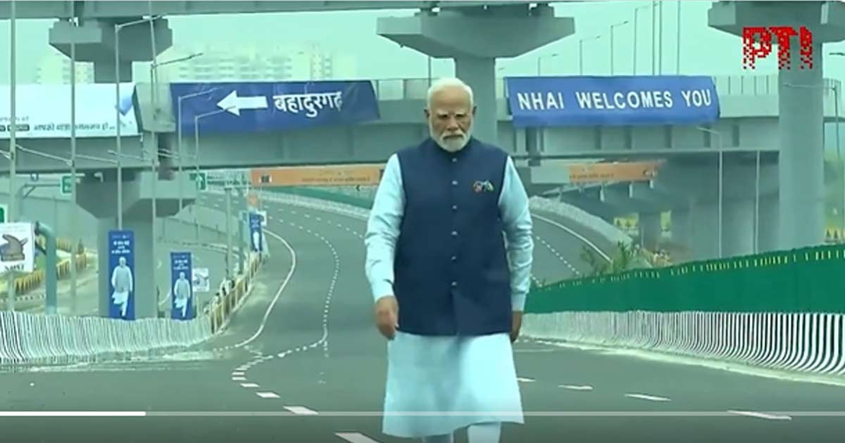 Modi and gadkari opens urban road extension