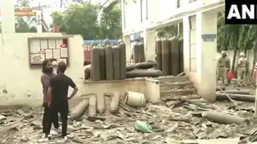 মোহালিতে অক্সিজেন প্লান্টে ভয়াবহ বিস্ফোরণ, মৃত ২, আহত একাধিক 2 Mohali oxygen plant blast