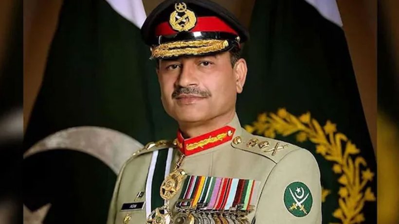 Pak army chief awards himself medal