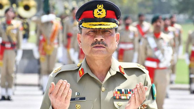 Pak army chief awards himself medal