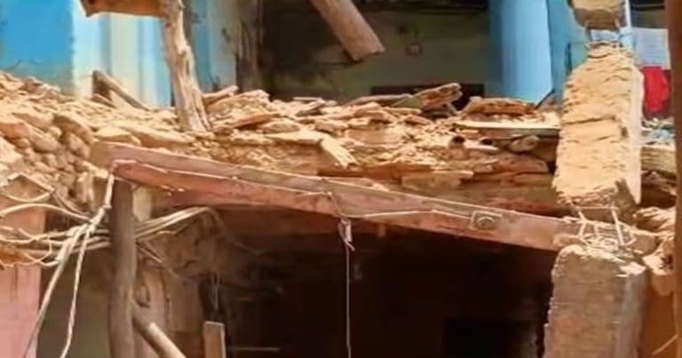 উত্তর কলকাতায় ভেঙে পড়ল ২০০ বছরের পুরানো রাজবাড়ি, আহত ২ শিশু