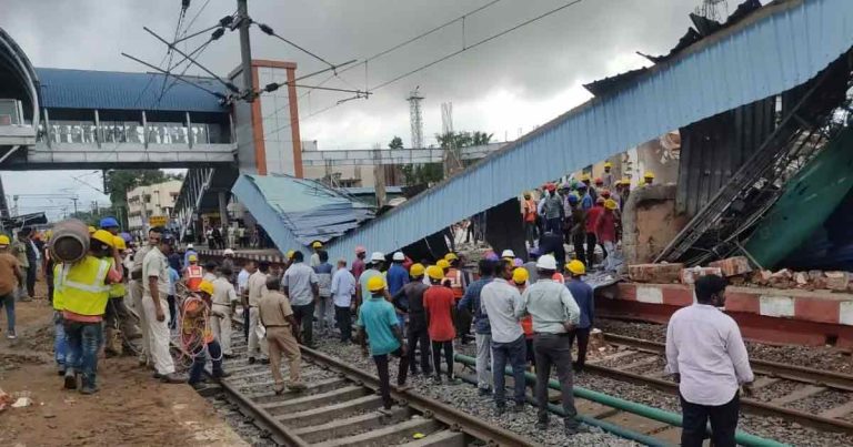 কটক স্টেশনের ছাদ ভেঙে মারাত্মক দুর্ঘটনা! বন্ধ ট্রেন চলাচল