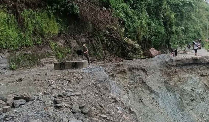 লাগাতার বৃষ্টি-ধসে সিকিম-শিলিগুড়ি যোগাযোগ বিপর্যস্ত, খাদ্যসঙ্কটের আশঙ্কা