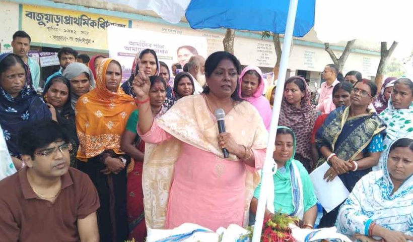 ‘আমাদের পাড়া আমাদের সমাধান’ ক্যাম্পে মন্ত্রী শিউলি সাহা
