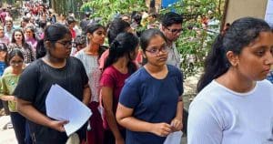 চাকরির পরীক্ষার প্রস্তুতি নিচ্ছেন? মেধাবী পরীক্ষার্থীদের জন্য এককালীন ৩০ হাজার টাকা দেবে সরকার