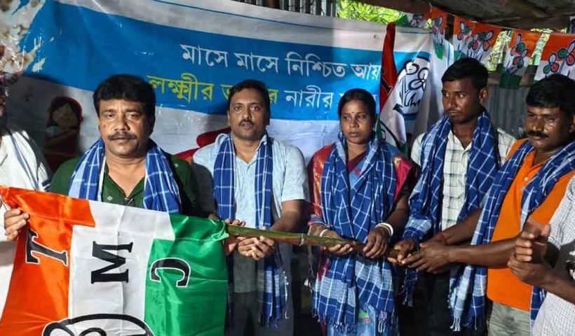 পূর্ব মেদিনীপুরে বিজেপিতে ভাঙন, তৃণমূলে যোগ দিলেন বিজেপির পঞ্চায়েত সদস্য