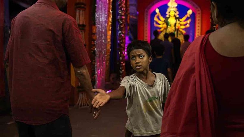 Kolkata Durga Puja 2025 Feature rijus struggle amidst festival joy