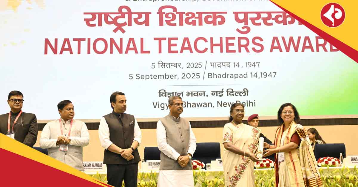 President of India Droupadi Murmu greets teachers at Rashtrapati Bhavan on Teachers Day