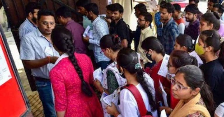 BJP-শাসিত রাজ্যে নেই শূন্যপদ, নিয়োগ: WB SSC পরীক্ষায় বসলেন ভিনরাজ্যের বহু পরীক্ষার্থী