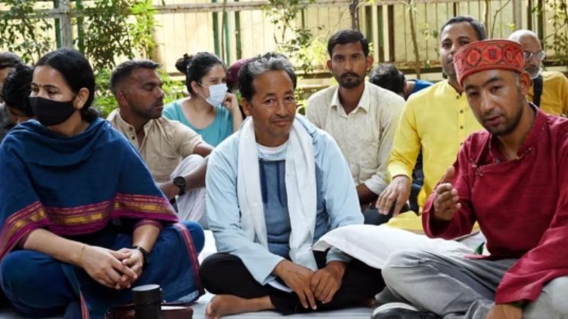 অগ্নিগর্ভ লাদাখ! অনশন প্রত্যাহার বাস্তবের ‘ব়্যাঞ্চো’র 7 অগ্নিগর্ভ লাদাখ! অনশন প্রত্যাহার বাস্তবের ‘ব়্যাঞ্চো’র