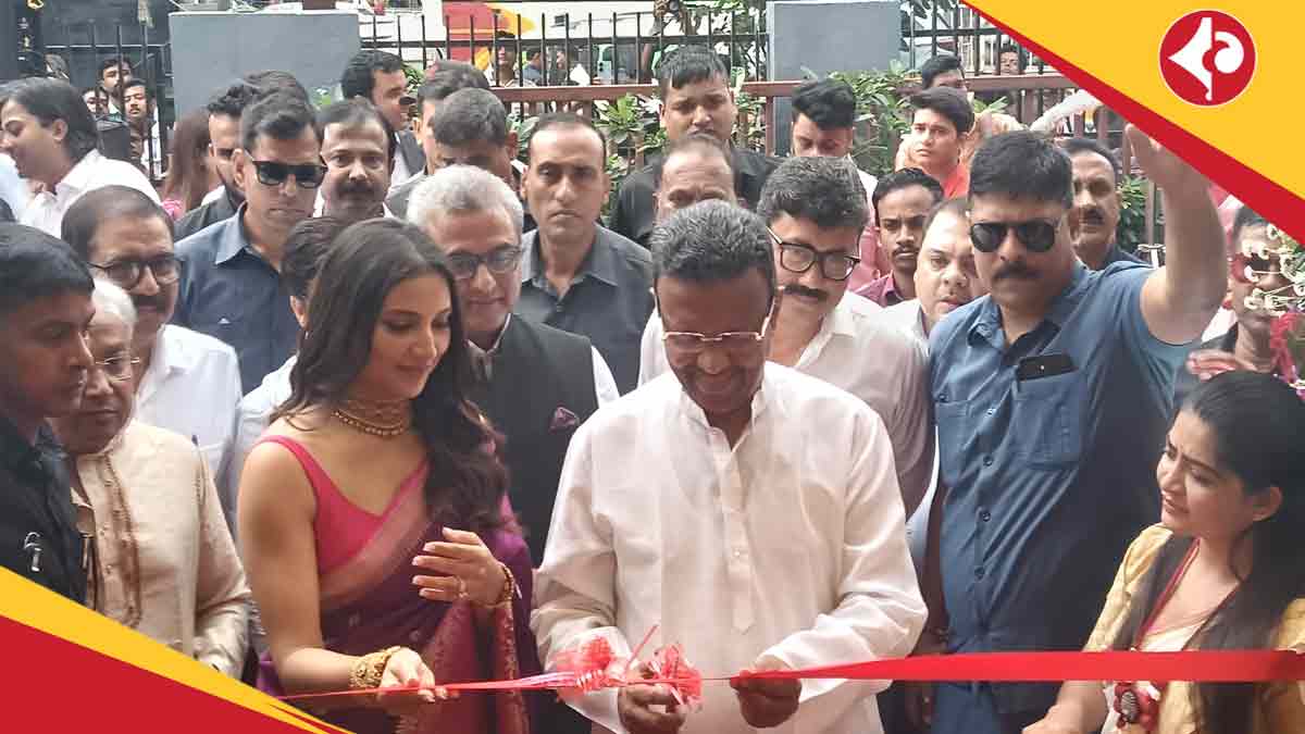 উৎসবে সোনালি চমক ! MPJ জুয়েলার্সের শোরুম শুভারম্ভে অভিনেত্রী শুভশ্রী Tollywood actor Subhashree Ganguly & Mayor of Kolkata Firhad Hakim was present of MPJ Jewllers Showroom launch in Kolkata