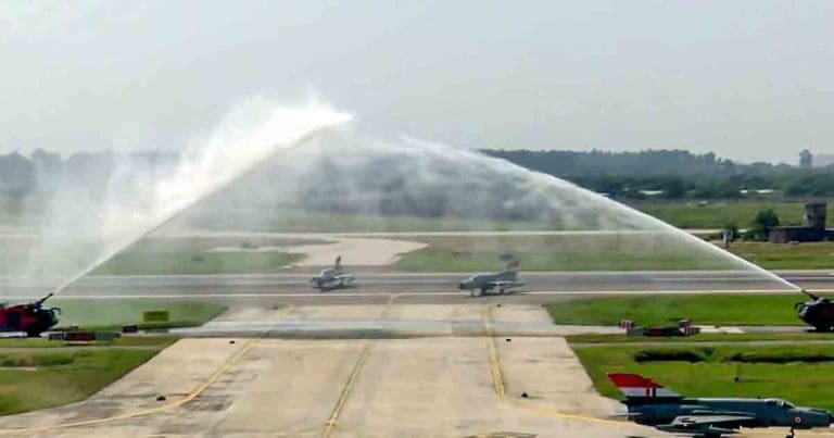 MiG-21-কে এইভাবে কেন বিদায় জানানো হল, ওয়াটার ক্যানন স্যালুট কী? Water Cannon Salute to MiG 21