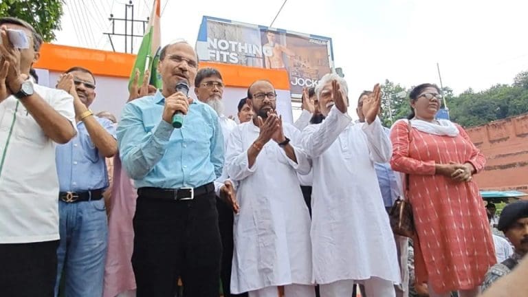 মুর্শিদাবাদে অধীরের মাস্টার-স্ট্রোক! তৃণমূলের ঘর ভাঙিয়ে ১০০০ জনের কংগ্রেসে যোগ!