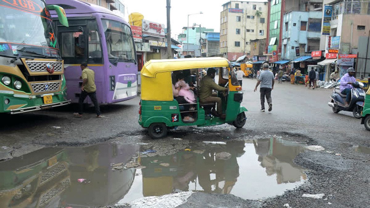 Auto-Rickshaw Overturns on Bengaluru Pothole-Ridden Streets