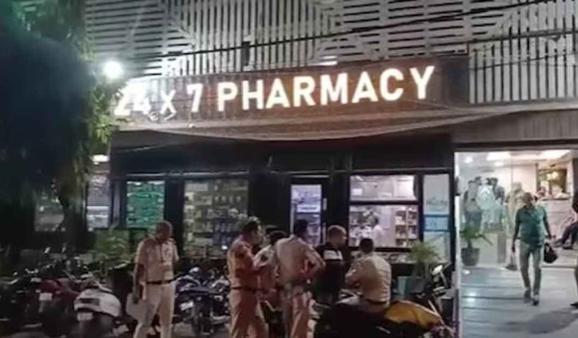 BMW-র ধাক্কায় অর্থ মন্ত্রকের উপসচিবের মৃত্যু, আশঙ্কাজনক অবস্থায় স্ত্রী