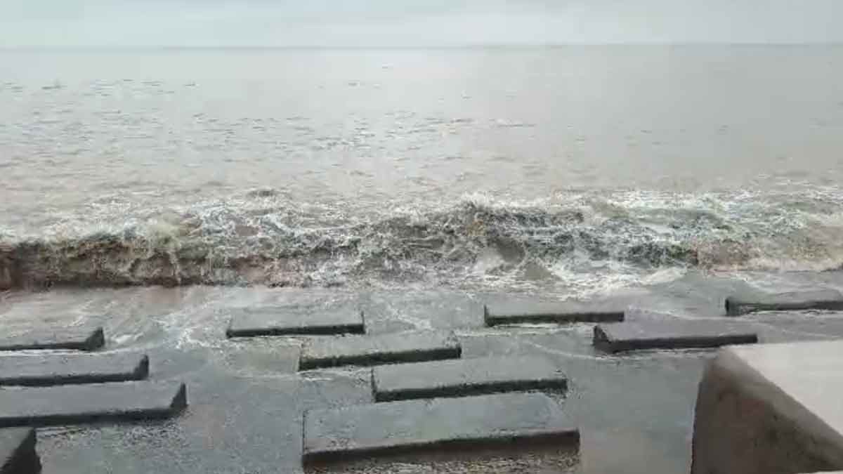 গভীর নিম্নচাপে দিঘায় সতর্কতা, পর্যটক- মৎস্যজীবীদের সতর্ক প্রশাসনের