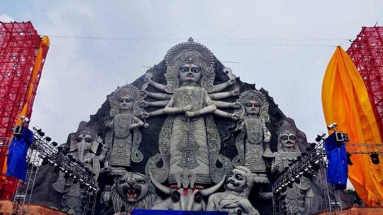 পুজোর আনন্দে ভাটা, ভিড় সামলাতে তালা পড়ল দেশপ্রিয় পার্কে