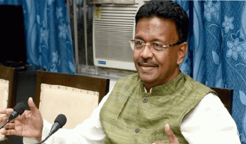 Heavy Rain Floods Kolkata, Ganga Breaches Banks — Firhad Hakim Appeals for Caution