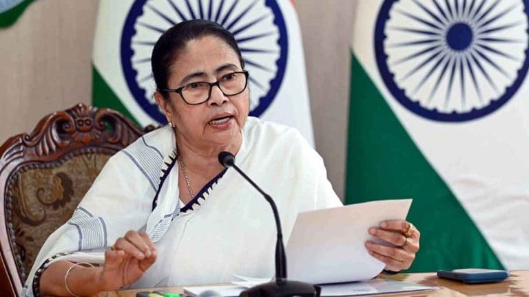 দুর্গাপুজোয় শান্তি রক্ষায় মন্ত্রীদের কড়া নির্দেশ মমতার