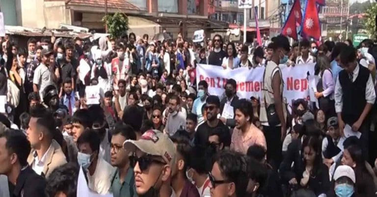 কাঠমান্ডুর বালুয়াতারে প্রধানমন্ত্রীর বাসভবনে জরুরি বৈঠক