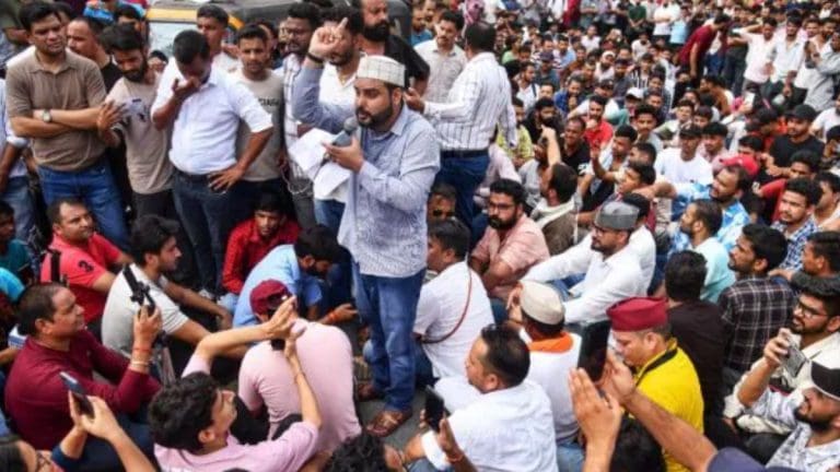 ৩০ মিনিটে প্রশ্নপত্র ফাঁস! সরকারি চাকরির পরীক্ষার্থীদের বিক্ষোভে উত্তাল BJP শাসিত রাজ্য
