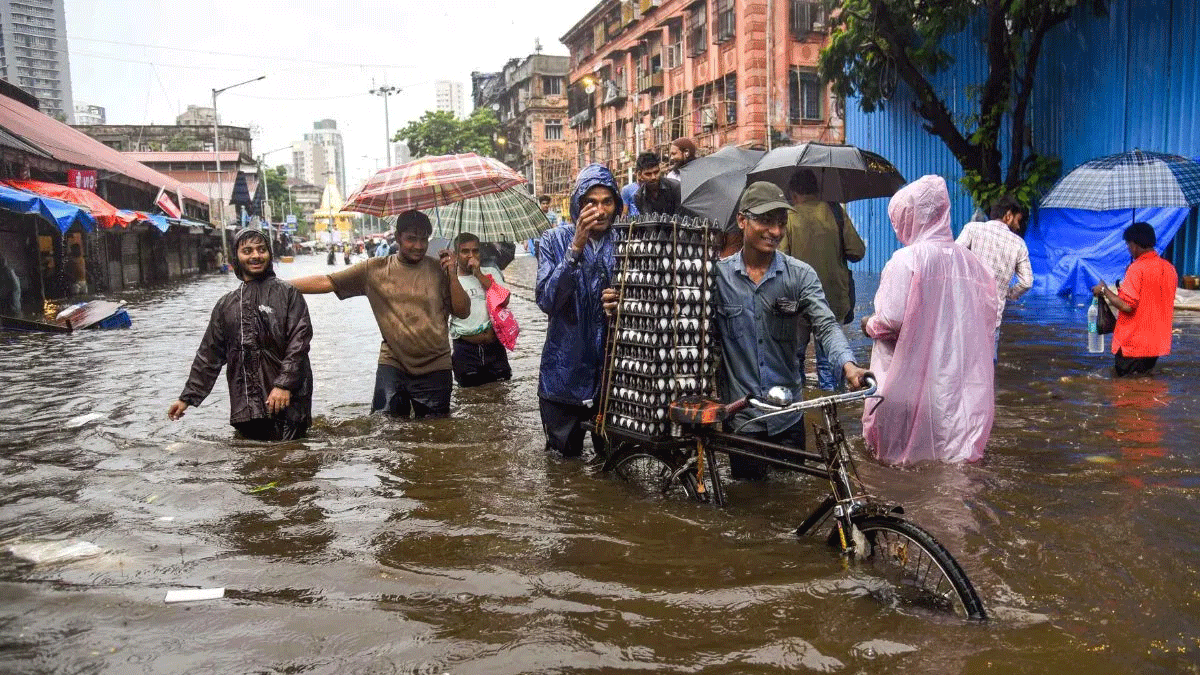 kolkata-weather-update-heavy-downpour-batters-south-bengal-amid-depression