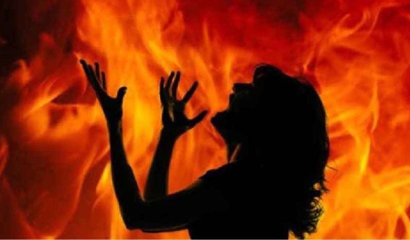 গাড়ি ধাওয়া করে লিভ-ইন পার্টনারকে জীবন্ত জ্বালিয়ে খুন!