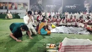 সোনাপুর সমাধিতে প্রিয় শিল্পী জুবিন গর্গকে শ্রদ্ধাঞ্জলি জানালেন কণ্ঠশিল্পী দেবজিৎ