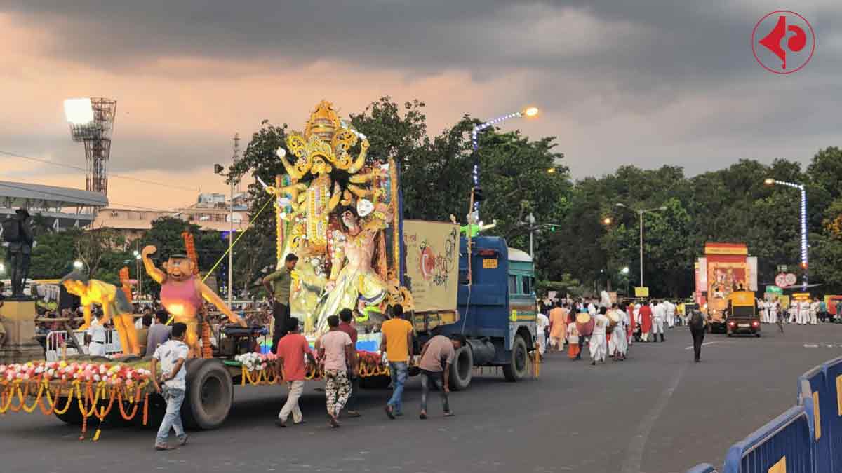 Kolkata Metro extra services Blue & Green line on 5 October for Durga Puja 2025 Carnival