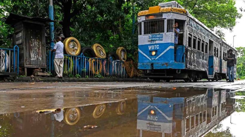Kolkata’s iconic trams face closure. Citizens and Calcutta Tram Users Association call for a protest on 26th October at Tollygunge Tram Depot, demanding immediate resumption of Route 24/29 (Tollygunge–Ballygunge).