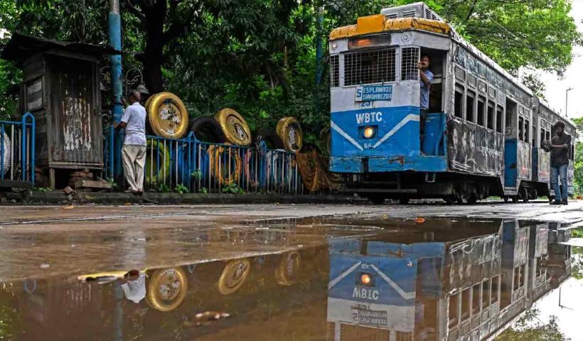 Kolkata’s iconic trams face closure. Citizens and Calcutta Tram Users Association call for a protest on 26th October at Tollygunge Tram Depot, demanding immediate resumption of Route 24/29 (Tollygunge–Ballygunge).