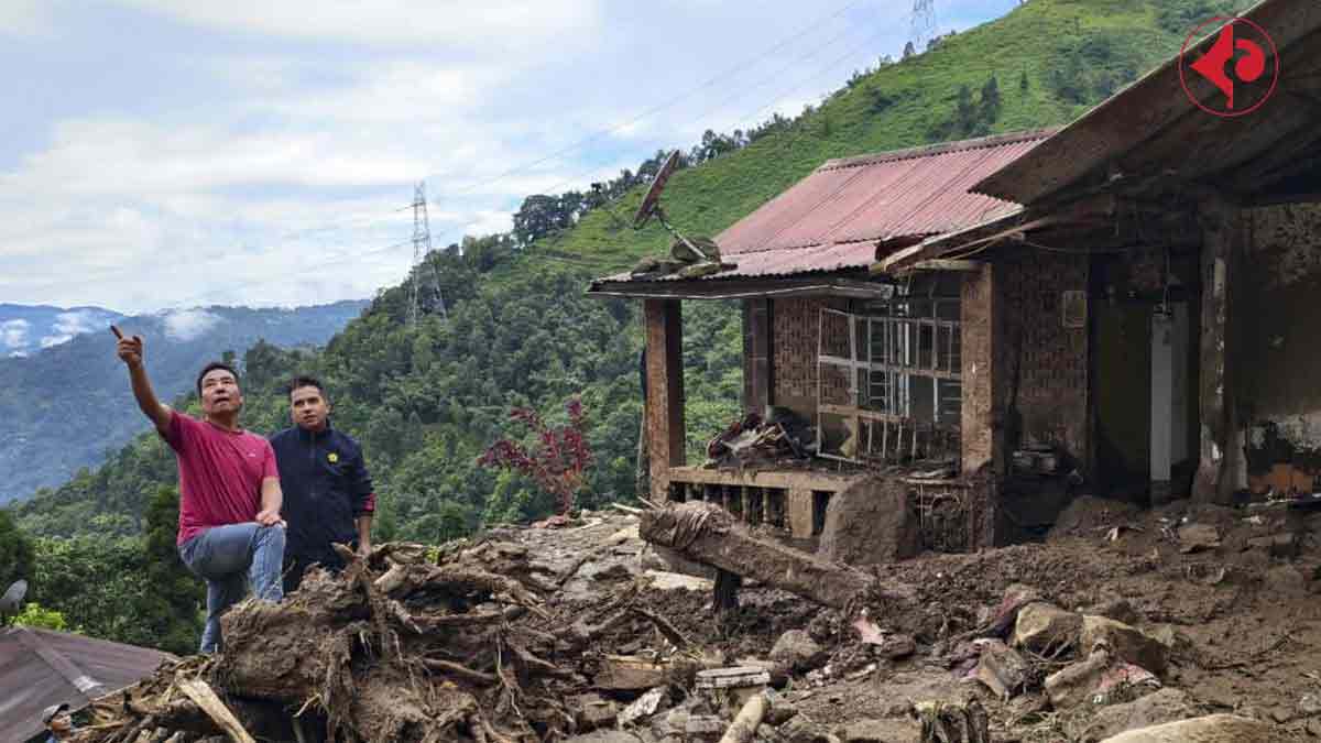 North Bengal Disaster tourists stranded Airfare hike Bagdogra to Kolkata