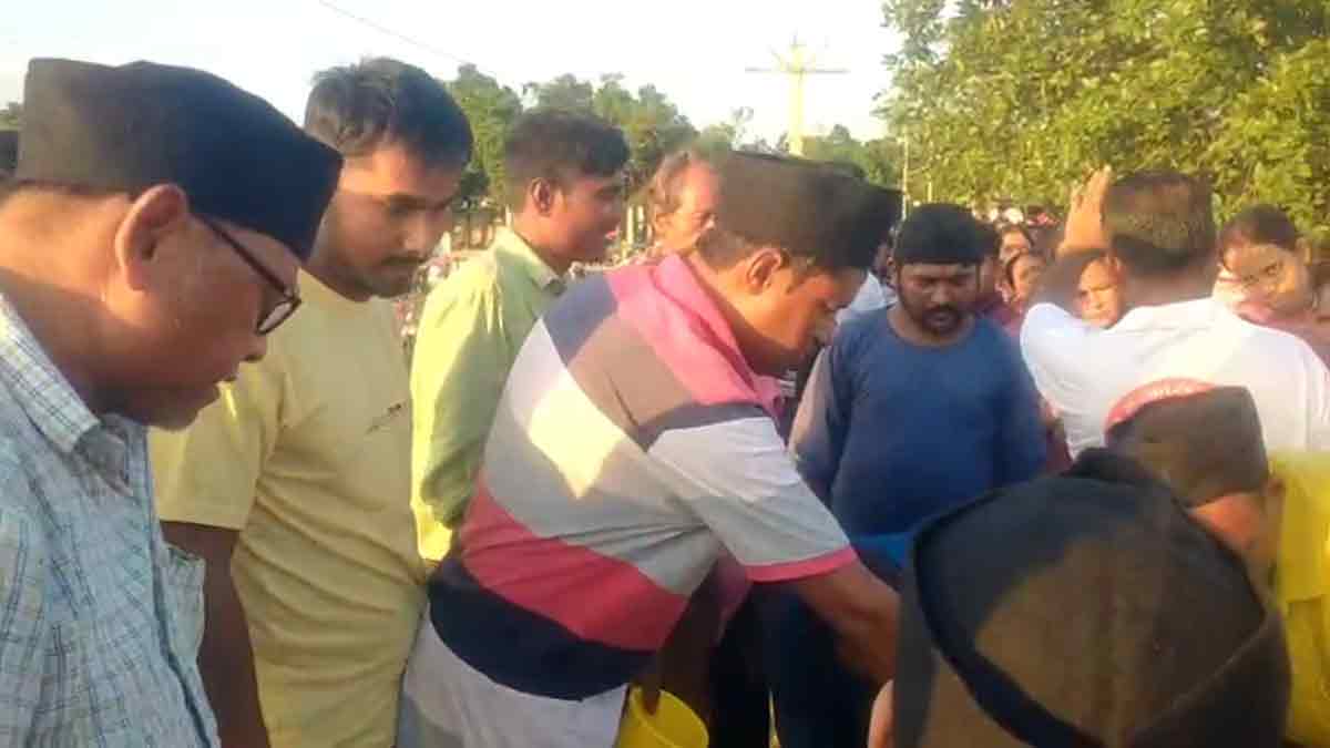 RSS volunteers reach flood and landslide-hit villages of North Bengal with food, milk, tarpaulins, and rescue aid. Relief efforts continue in Nagrakata, Banarhat, Mirik, and Bijanbari.