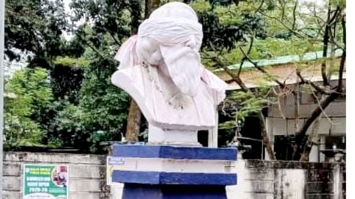 north-dinajpur-shocked-by-rabindranath-tagore-statue-with-hidden-eyes