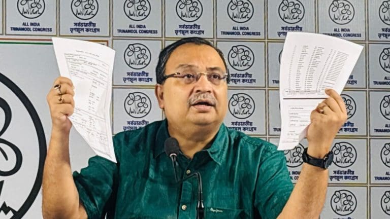 “SIR কেলেঙ্কারি”! ভোটার তালিকা থেকে উধাও শতাধিক নাম!