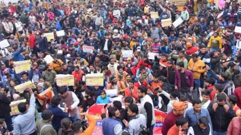 lucknow-69000-teacher-recruitment-case-protest-supreme-court-delay