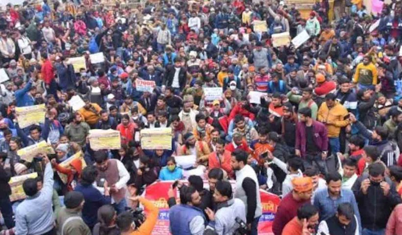 lucknow-69000-teacher-recruitment-case-protest-supreme-court-delay