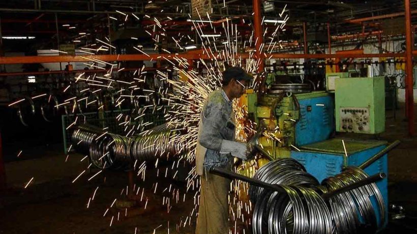 West Bengal govt launches ‘Shilper Samadhan’ scheme from Nov 10–28 to boost MSMEs. Entrepreneurs can get up to ₹5 lakh loan via Bhobishyat Credit Card, training on GST, packaging, digital marketing, and exports.
