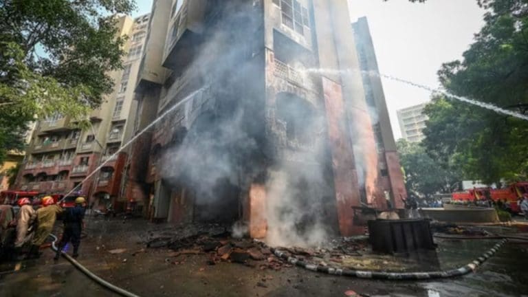 ‘সব শেষ’! সাংসদ-আবাসনে অগ্নিকান্ডের ঘটনায় তুমুল রাজনৈতিক চাপানউতোর