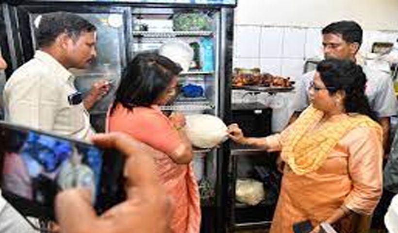 Authorities Crack Down on Diamond Harbour Restaurants, Seize Rotten Food and Banned Materials