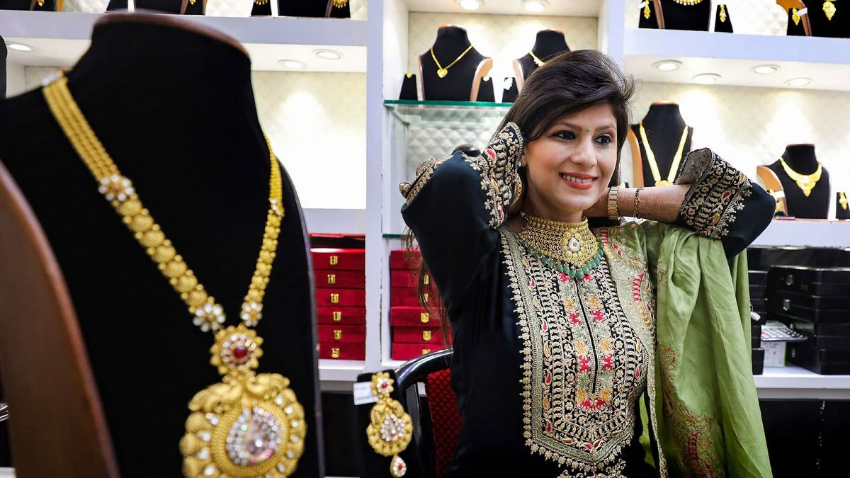 Silver’s Price Surge Stuns Market 5,150 Increase, Latest Gold Rates Announced