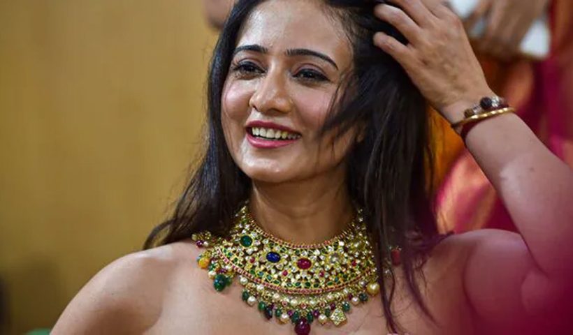 "Gold Prices Surge in Kolkata Today: Check the Latest Rates for 22K and 24K"