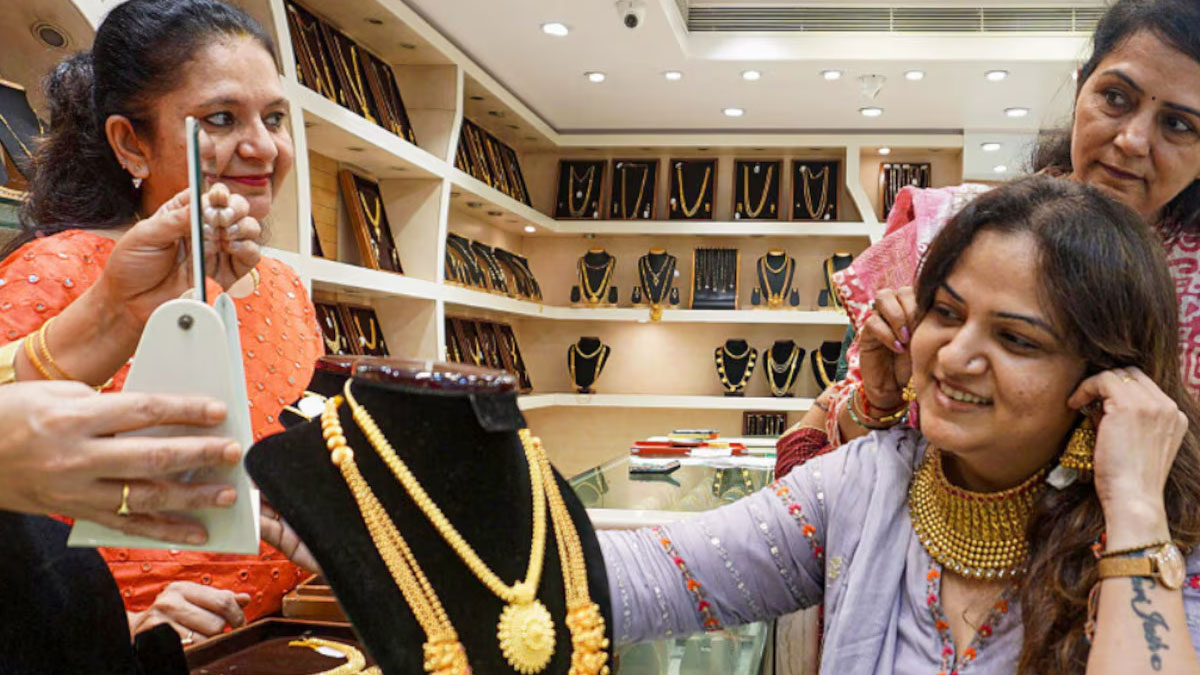 Dhanteras Countdown Begins With a Gold Price Jump in Kolkata