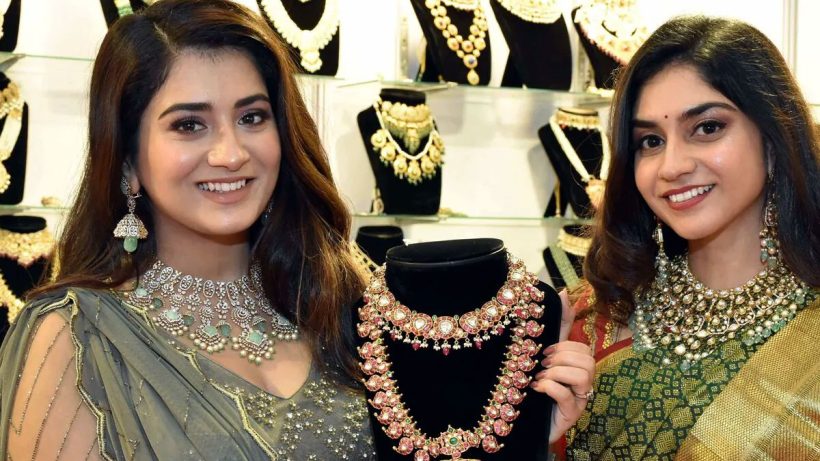 Good News for Shoppers! Gold Becomes Cheaper in Kolkata on November 5