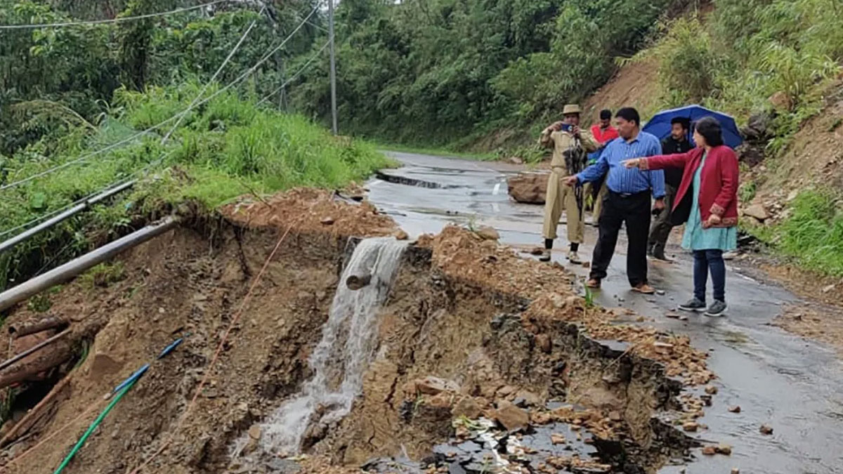 Rain Returns to Siliguri Under Dark Skies, Commuters Face Trouble